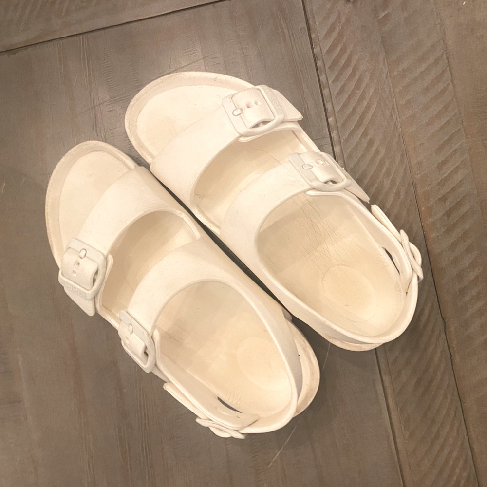 Kids white Birkenstock sandals, size 1